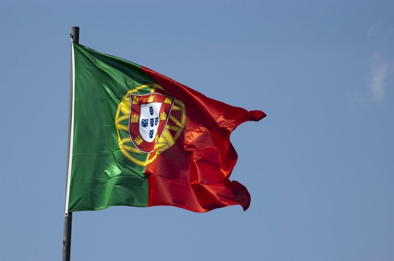Descubra como trabalhar em Portugal e confira as profissões em alta!