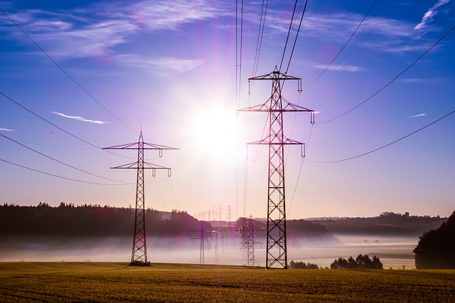 imagem de torres de energia solar