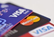 Cartão de crédito internacional passa a usar a cotação do dia. Entenda! cartões de crédito master e visa