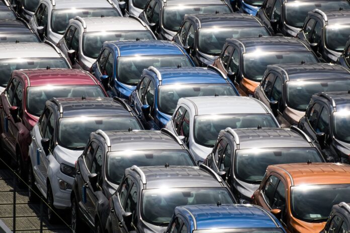 emplacamento Carros enfileirados