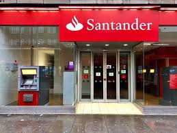 santander Fachada de uma unidade do Santander