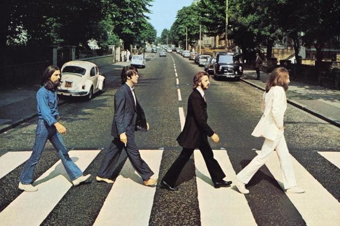 Beatles atravessando a Abbey Road