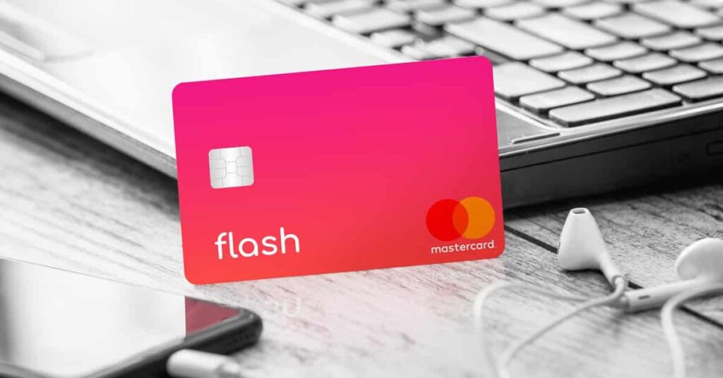 Cartão flash em cima de uma mesa