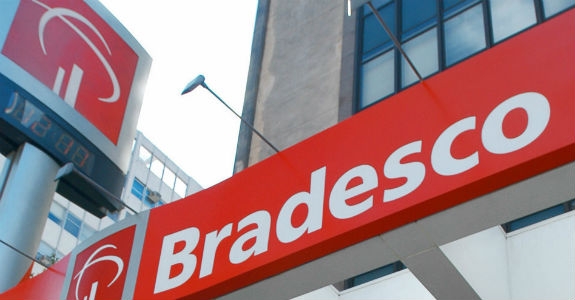 fachada de uma agência do bradesco