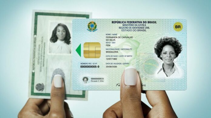 Novo RG Digital ao lado do antigo