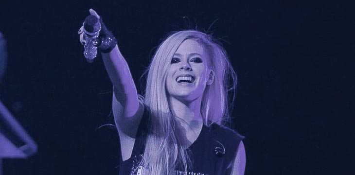 Avril Lavigne anuncia show em SP: veja quanto custa o ingresso
