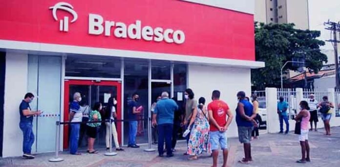 fachada da agência do Bradesco