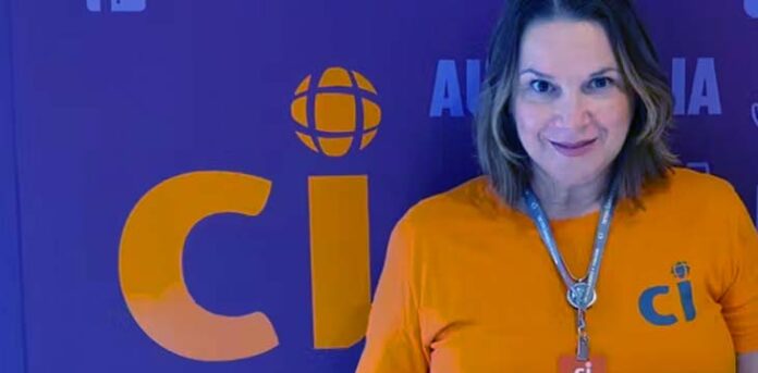 mulher em uma franquia CI Intercâmbio