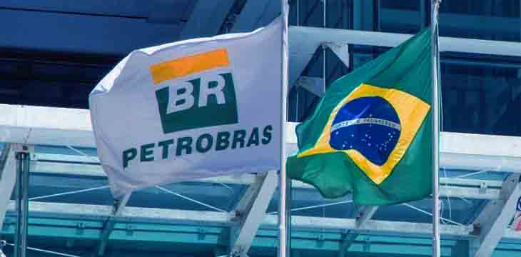 Bandeiras da Petrobras e do Brasil