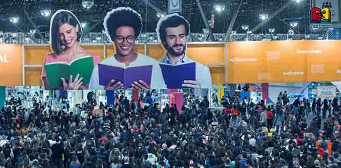 bienal3 Multidão de pessoas em bienal do livro