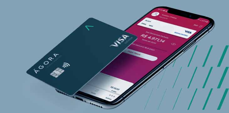 cartão Ágora Investimentos e um celular no aplicativo do banco
