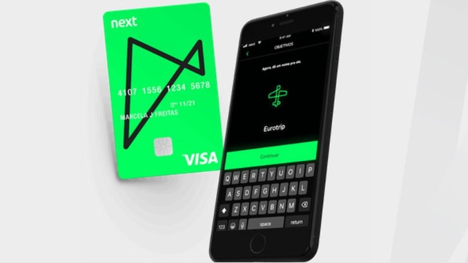 cartão de crédito next ao lado de uma celular