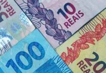 Como receber aumento todos os meses, investindo, sem depender do seu chefe? Notas de dinheiros de diferentes valores