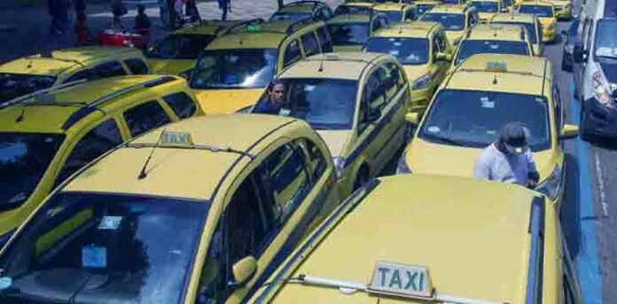 taxista1 Taxis enfileirados na rua
