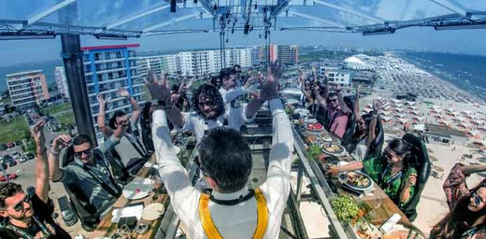 dinnerinthesky2 dinner in the sky